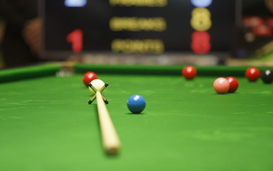 Partita al tavolo di snooker